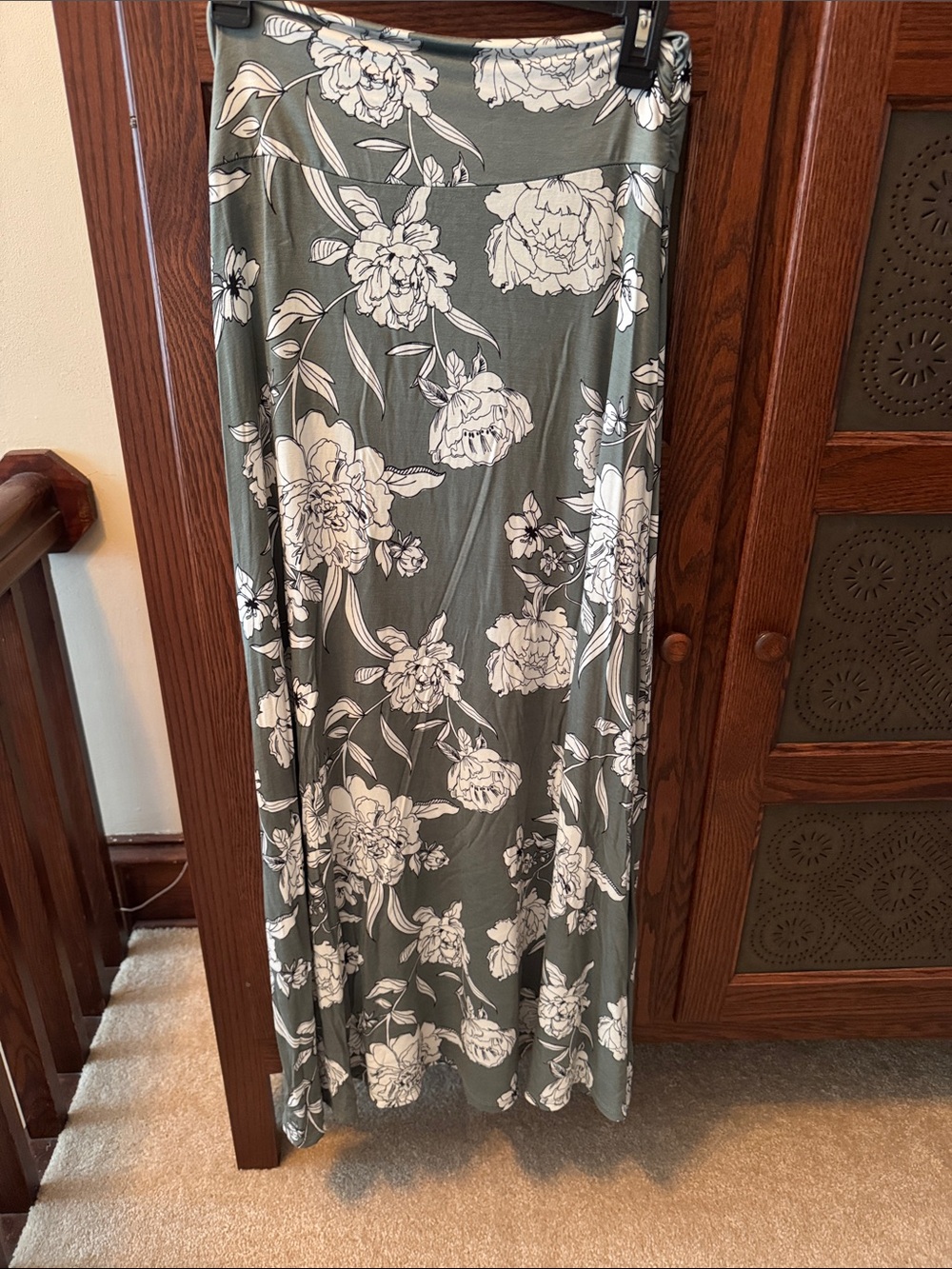 Market & Spruce Olive Green Maxi Skirt with White Floral Print